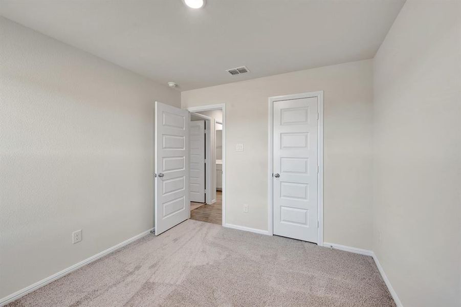 Spacious, unfurnished interior of a new home in Verandah, Royse City (Image 32).