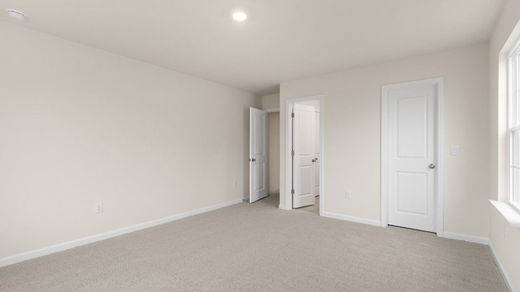 Spacious, unfurnished interior of a new home in The Estates at Edinborough, Gibsonville (Image 25).