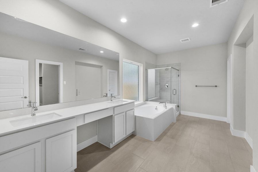 Furnished interior view inside a new home in Beacon Hill, Waller (Image 9).