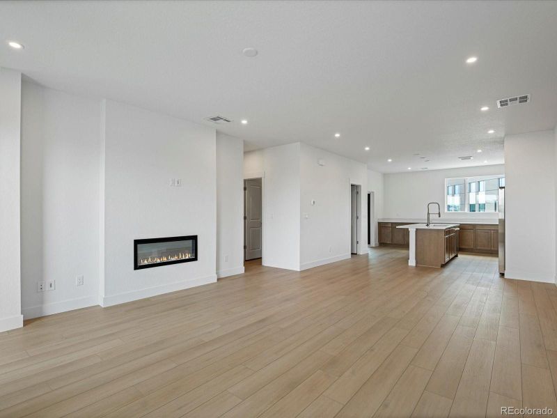 Spacious, unfurnished interior of a new home in Ascent at Inverness, Englewood (Image 19).
