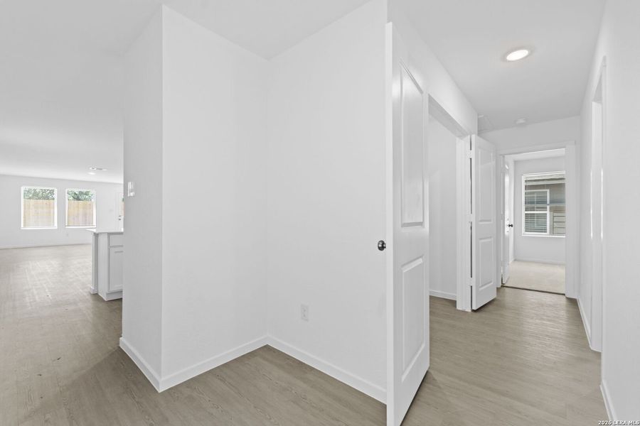 Spacious, unfurnished interior of a new home in Guadalupe Ridge, New Braunfels (Image 28).