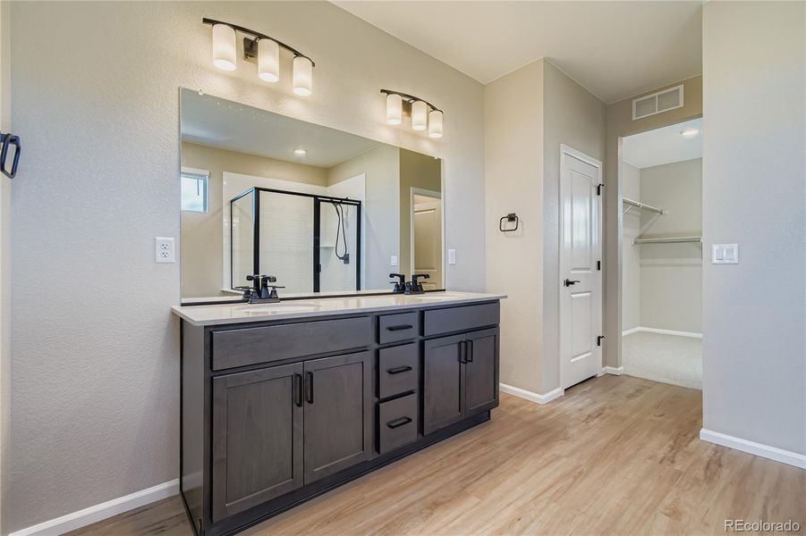 Double vanity primary