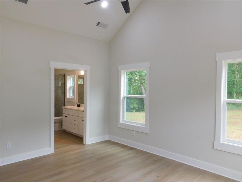 Spacious, unfurnished interior of a new home in , Dahlonega (Image 19).