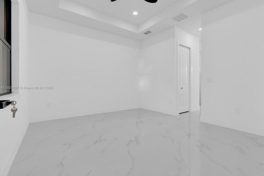 Spacious, unfurnished interior of a new home in , Lehigh Acres (Image 24).