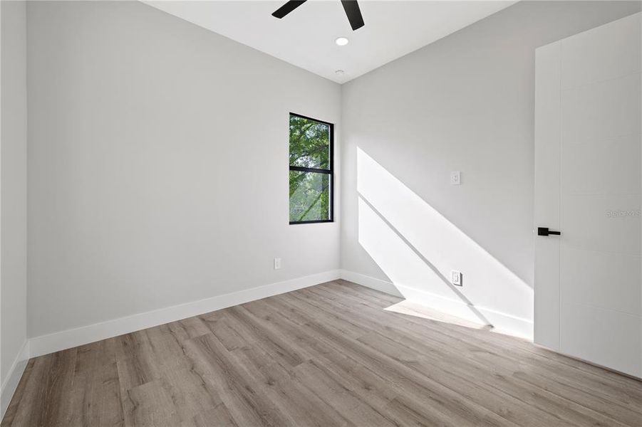 Spacious, unfurnished interior of a new home in , Tampa (Image 28).