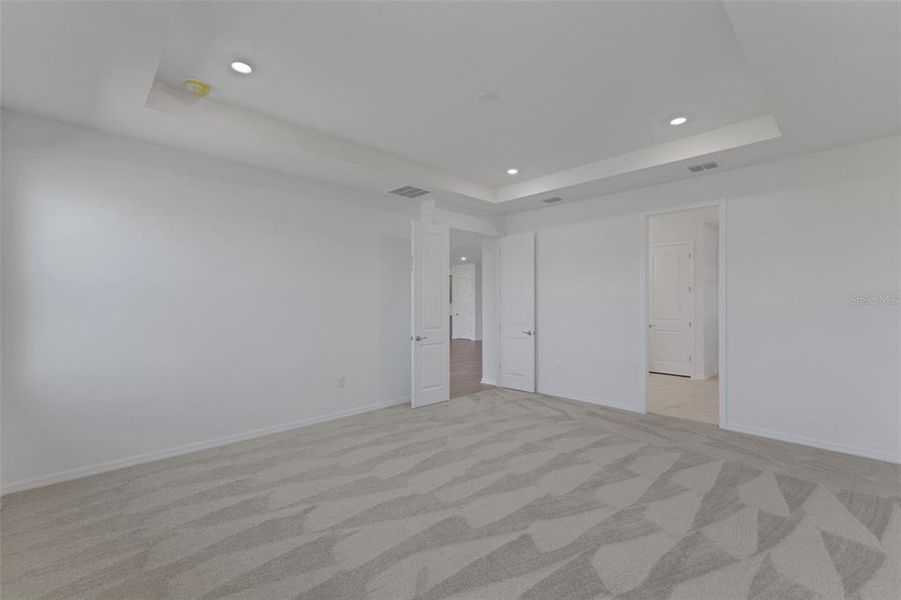 Spacious, unfurnished interior of a new home in Creekside Run at Babcock Ranch, Punta Gorda (Image 18). Spacious, unfurnished interior of a new home in Creekside Run at Babcock Ranch, Punta Gorda (Image 18).