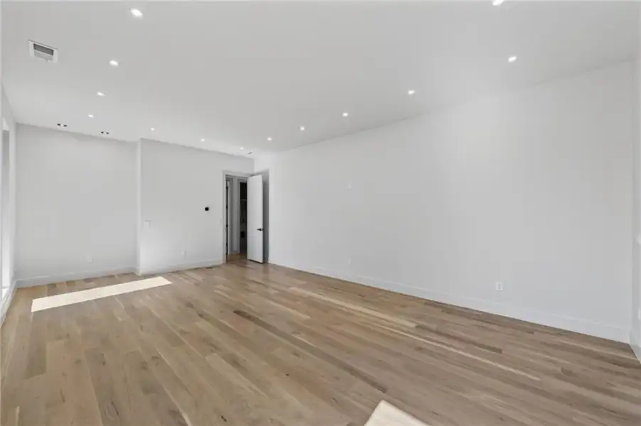 Spacious, unfurnished interior of a new home in , Smyrna (Image 98).