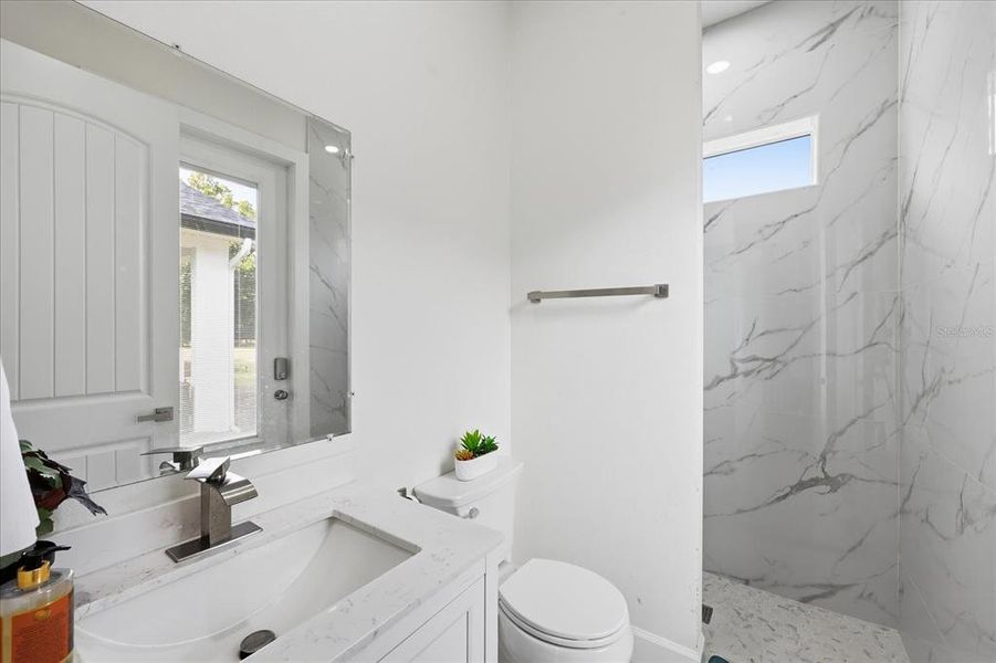 Furnished interior view inside a new home in , Plant City (Image 16).