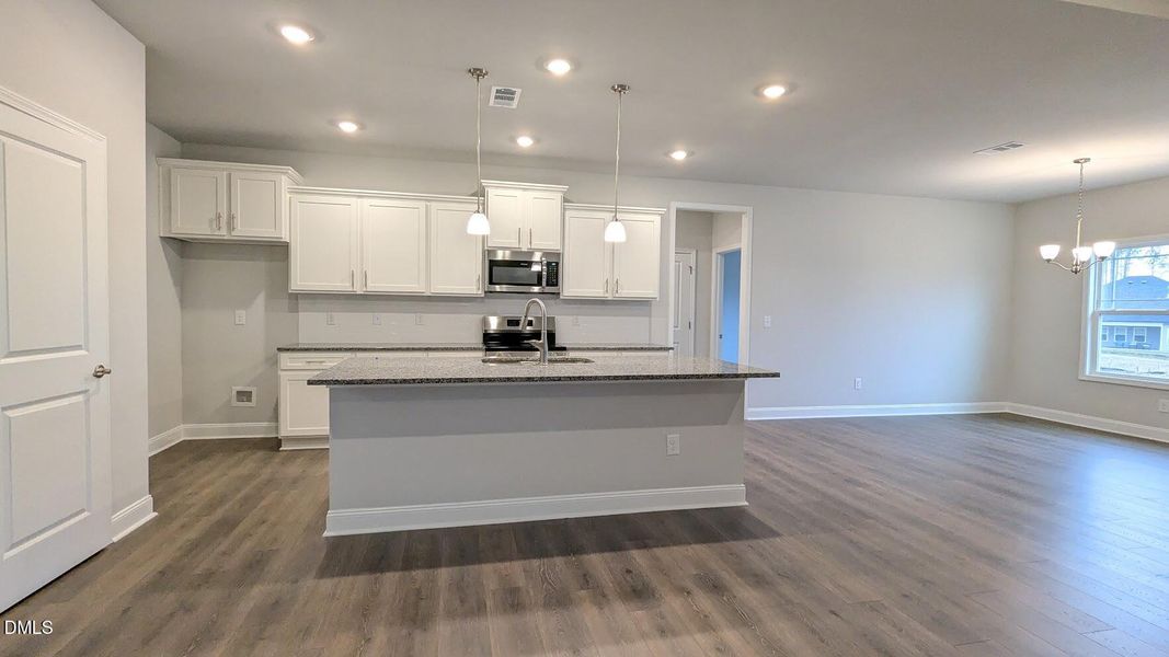 kitchen and breakfast nook (lot 37)