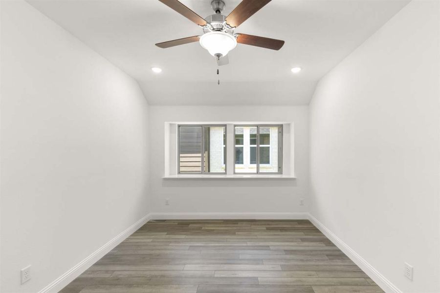 Spacious, unfurnished interior of a new home in Keeneland, Aubrey (Image 15).