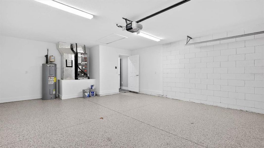 Spacious, unfurnished interior of a new home in , Citrus Springs (Image 18).