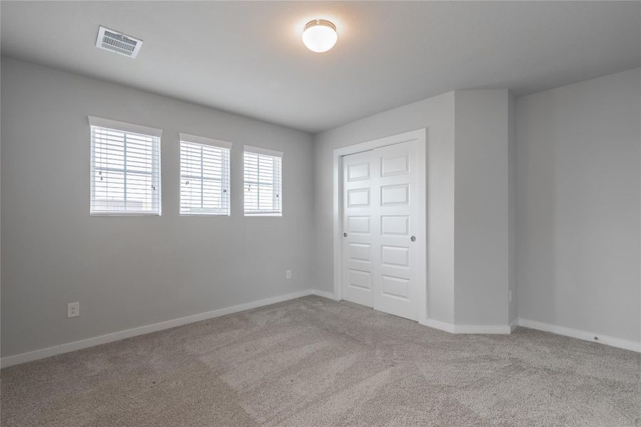 Spacious, unfurnished interior of a new home in Morton Creek Ranch, Katy (Image 39).