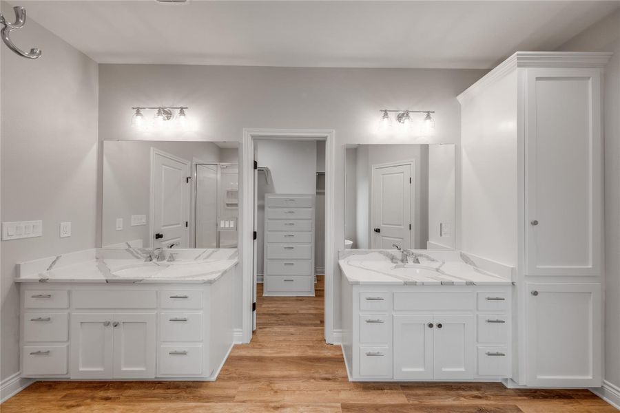 Furnished interior view inside a new home in , Grapeland (Image 9).