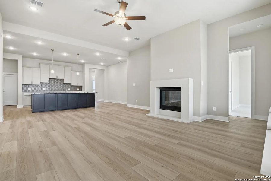 Spacious, unfurnished interior of a new home in Haby Hill 60s, San Antonio (Image 20).