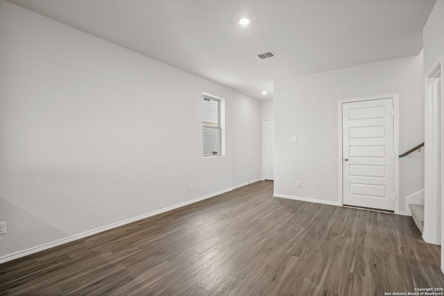 Spacious, unfurnished interior of a new home in Blue Ridge Ranch, San Antonio (Image 18). Spacious, unfurnished interior of a new home in Blue Ridge Ranch, San Antonio (Image 18).