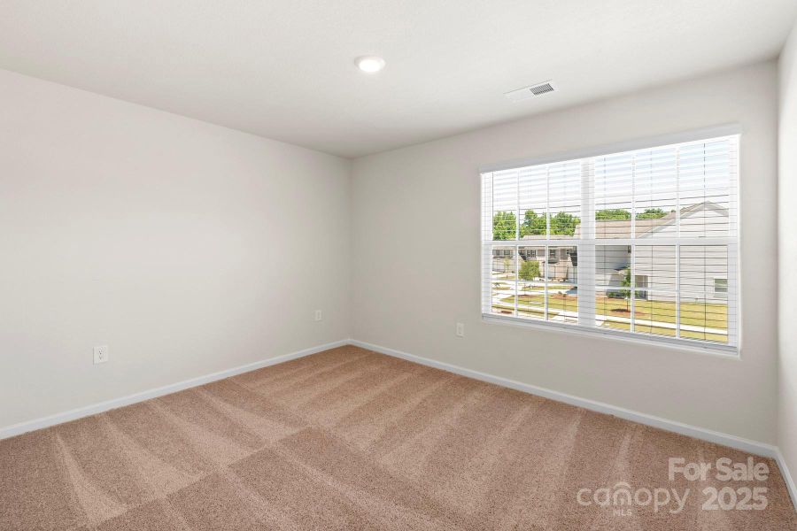Spacious, unfurnished interior of a new home in Stagecoach Station, Gastonia (Image 9).