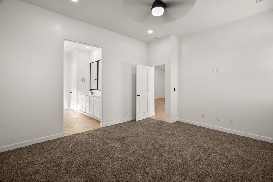 Spacious, unfurnished interior of a new home in Tierra Del Este 90, El Paso (Image 39).