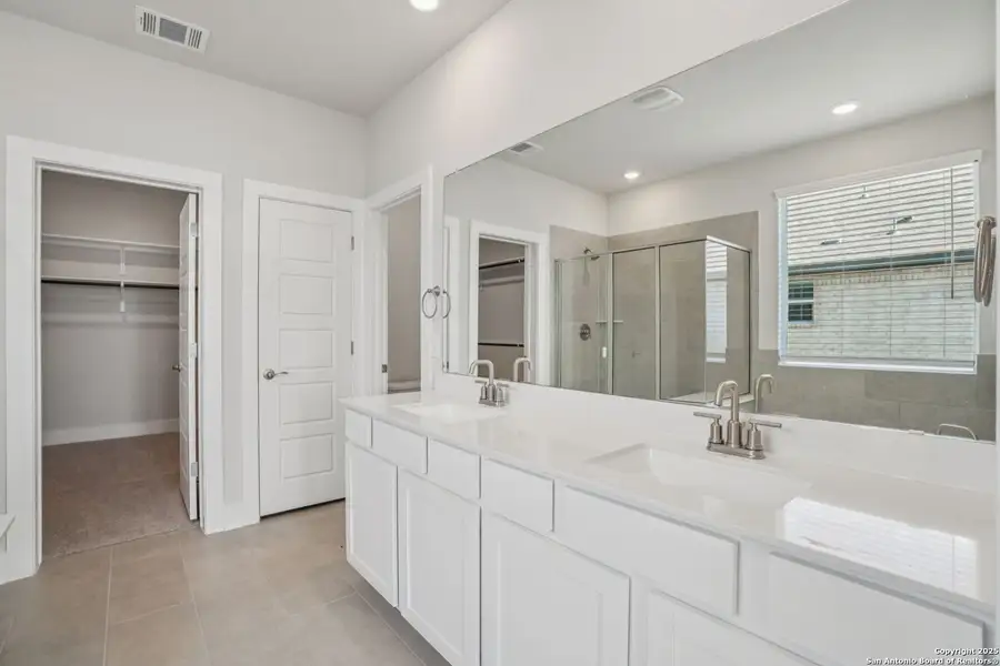 Furnished interior view inside a new home in Carmel Ranch, Schertz (Image 9).