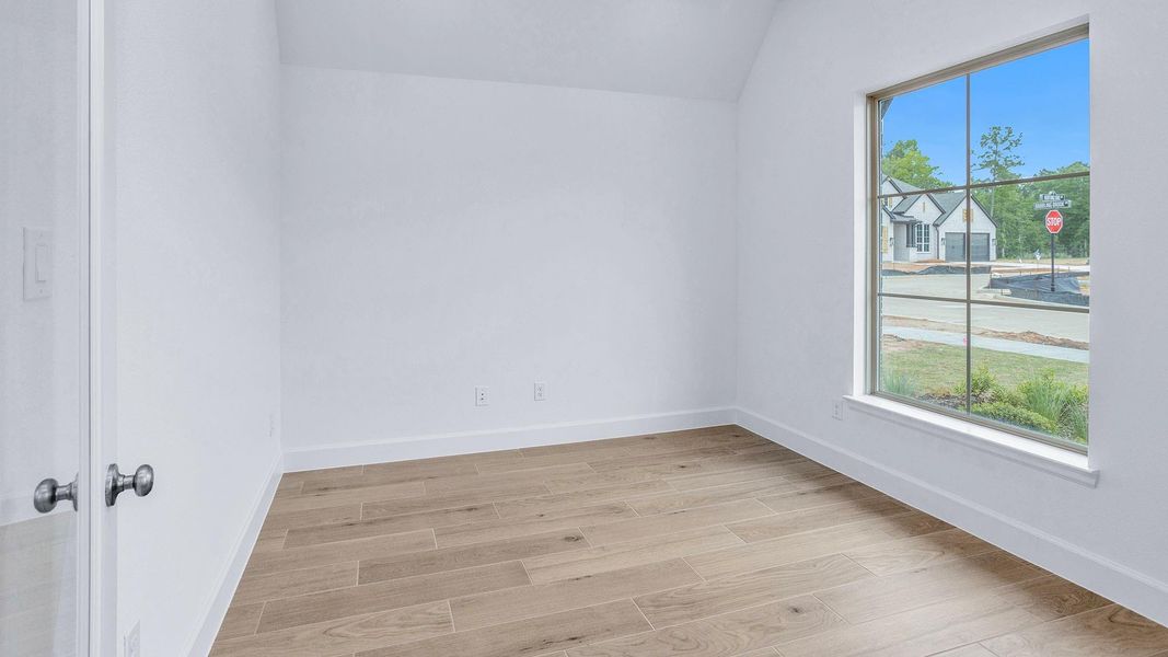 Spacious, unfurnished interior of a new home in Two Step Farm, Montgomery (Image 6).