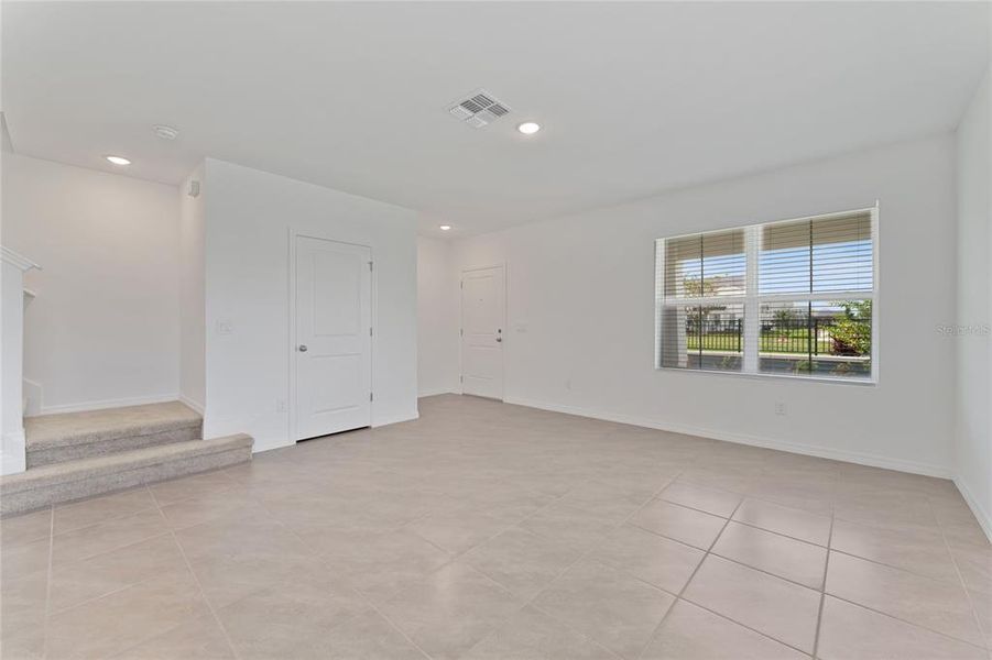 Spacious, unfurnished interior of a new home in , Winter Garden (Image 14).