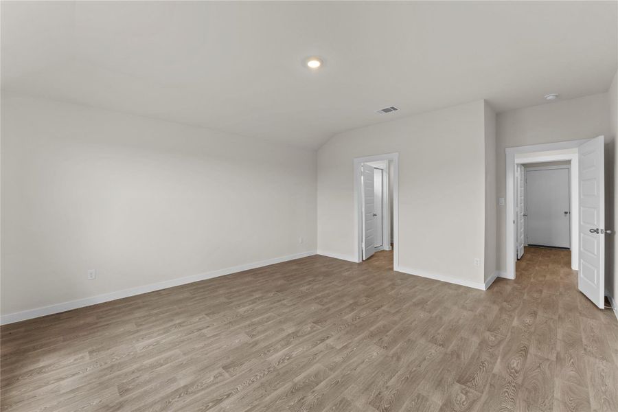 Spacious, unfurnished interior of a new home in Hartland Ranch, Lockhart (Image 30).
