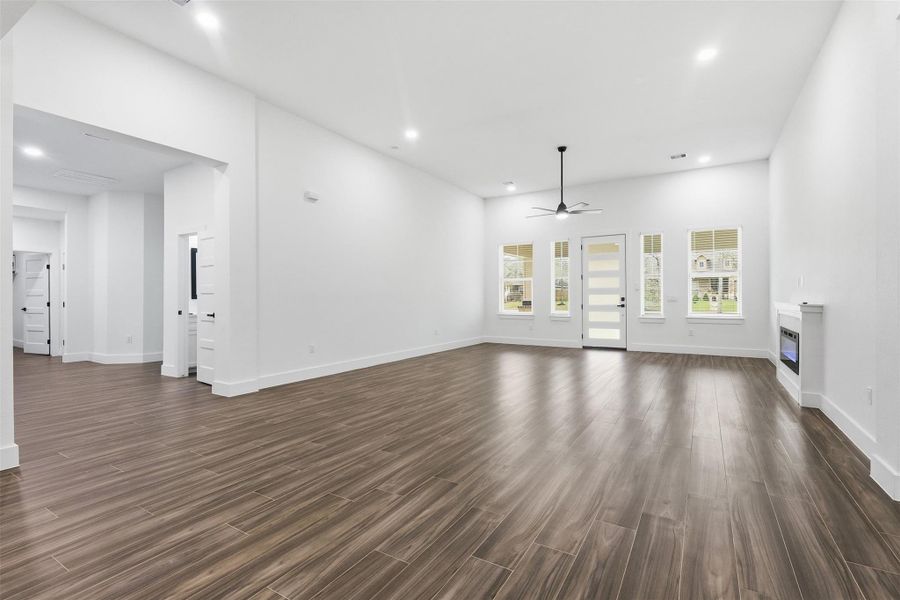 Spacious, unfurnished interior of a new home in , Hockley (Image 28).