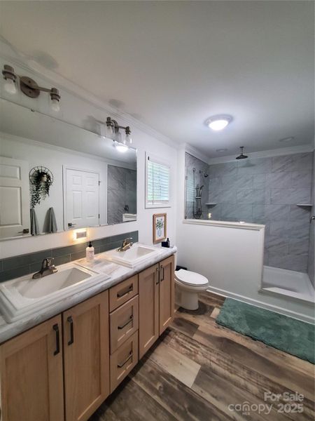 Furnished interior view inside a new home in , Olin (Image 23).