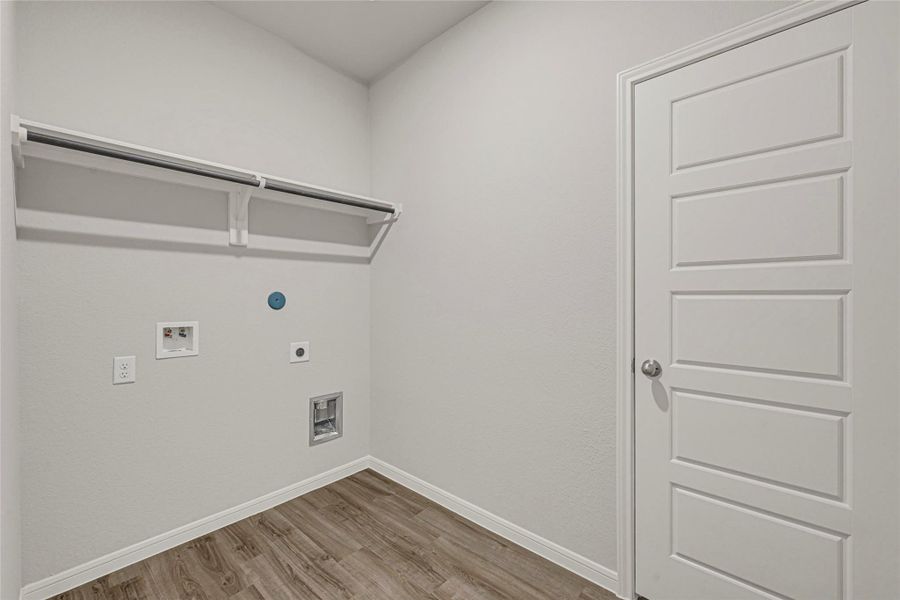 Spacious, unfurnished interior of a new home in Rollingbrook Estates, Baytown (Image 22).