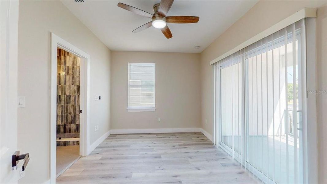 Spacious, unfurnished interior of a new home in , St. Petersburg (Image 24).