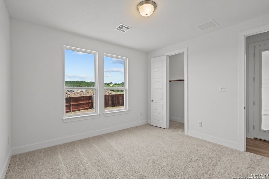 Spacious, unfurnished interior of a new home in Homestead, Schertz (Image 25).