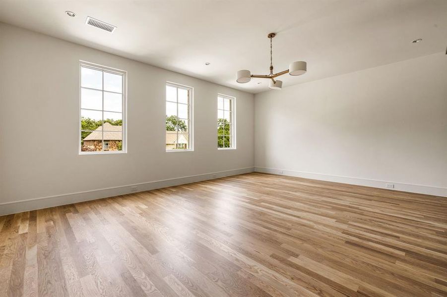 Spacious, unfurnished interior of a new home in , Dallas (Image 19).