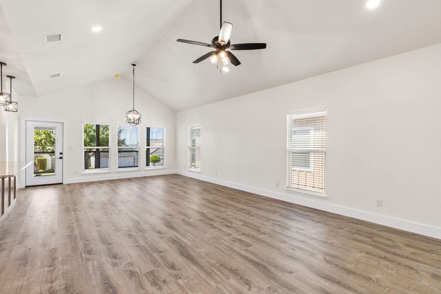 Spacious, unfurnished interior of a new home in , Kerrville (Image 22).