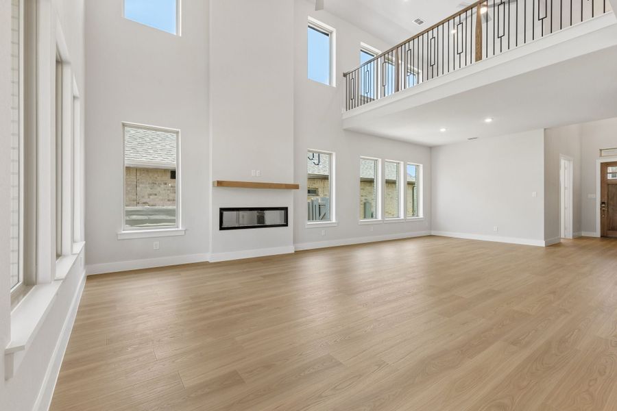 Spacious, unfurnished interior of a new home in Painted Tree Lakeside, McKinney (Image 18).