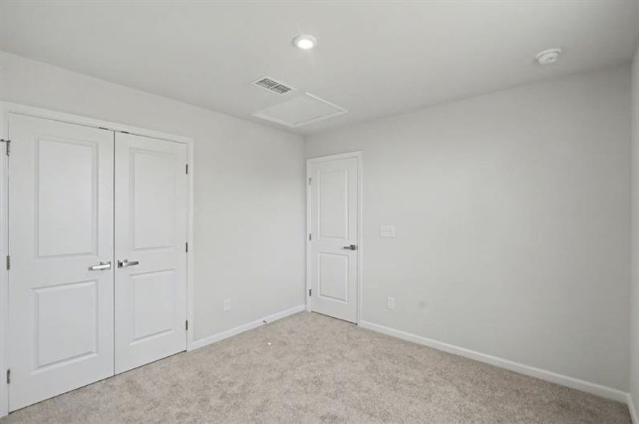 Spacious, unfurnished interior of a new home in Sterling Oaks, Ash (Image 16).