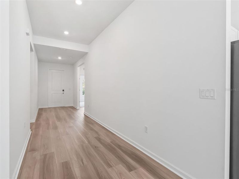 Spacious, unfurnished interior of a new home in Juliette Falls, Dunnellon (Image 20).