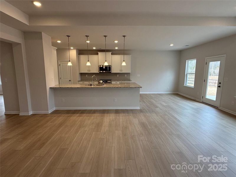 Spacious, unfurnished interior of a new home in Cedar Meadows, Monroe (Image 11).