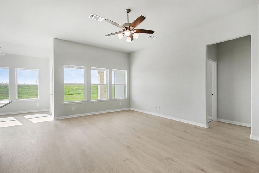Spacious, unfurnished interior of a new home in Columbia Lakes, West Columbia (Image 23).