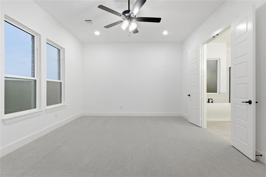 Spacious, unfurnished interior of a new home in Pecan Grove, Burleson (Image 18).
