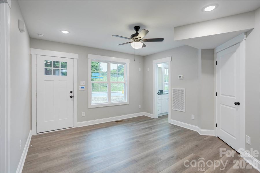 Spacious, unfurnished interior of a new home in , Concord (Image 10).