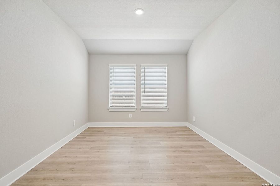 Spacious, unfurnished interior of a new home in Arcadia Ridge - Classic Series, San Antonio (Image 39).