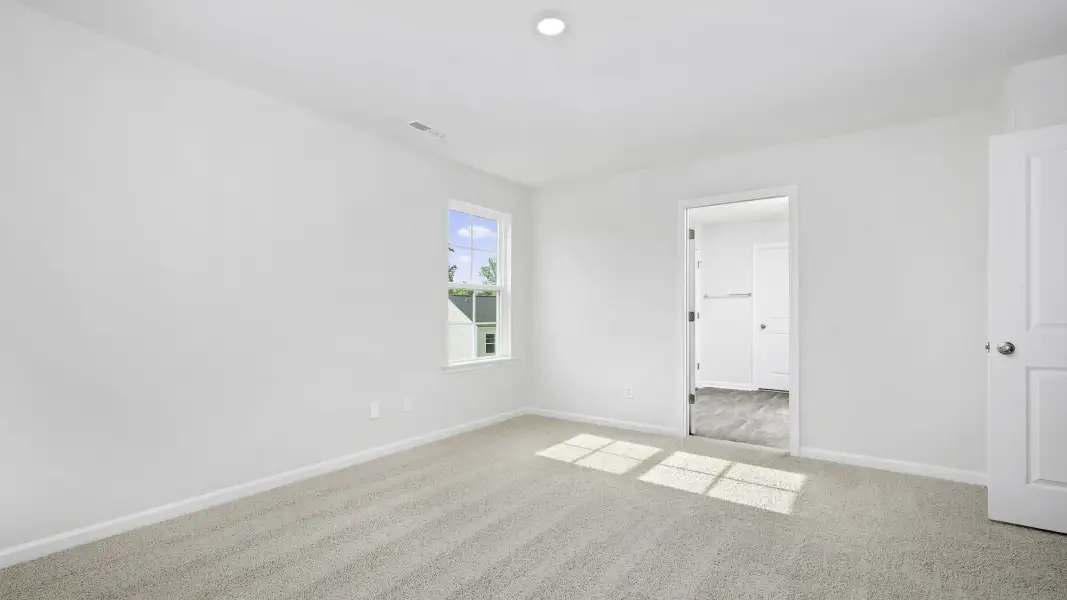 Spacious, unfurnished interior of a new home in Willow Mill, Thomasville (Image 19).