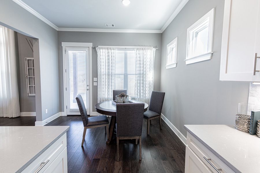 Representative furnished interior of a home built from the Worthington by Grant & Co in White Oak, Arlington (Image 39).