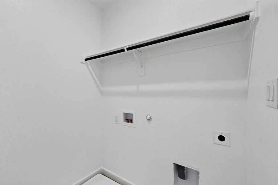 Spacious, unfurnished interior of a new home in , Mesquite (Image 28).