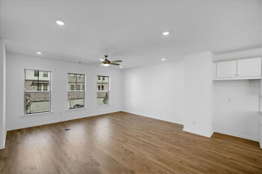 Spacious, unfurnished interior of a new home in Hampton Trace, Marietta (Image 18).