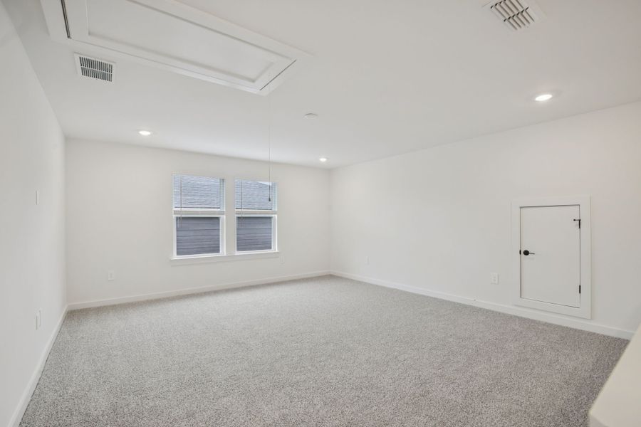 Spacious, unfurnished interior of a new home in Mission Hills, La Vergne (Image 10).