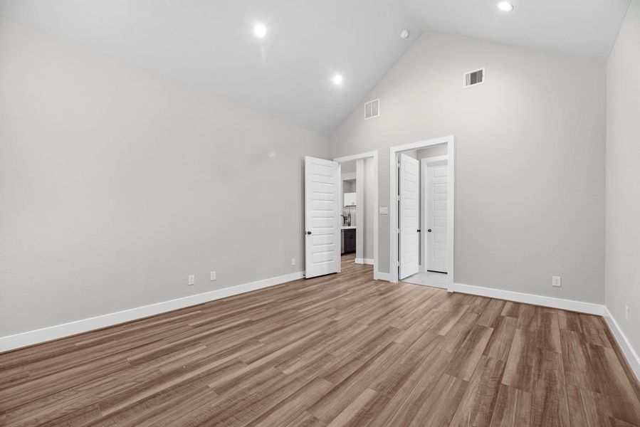 Spacious, unfurnished interior of a new home in , Dayton (Image 27).