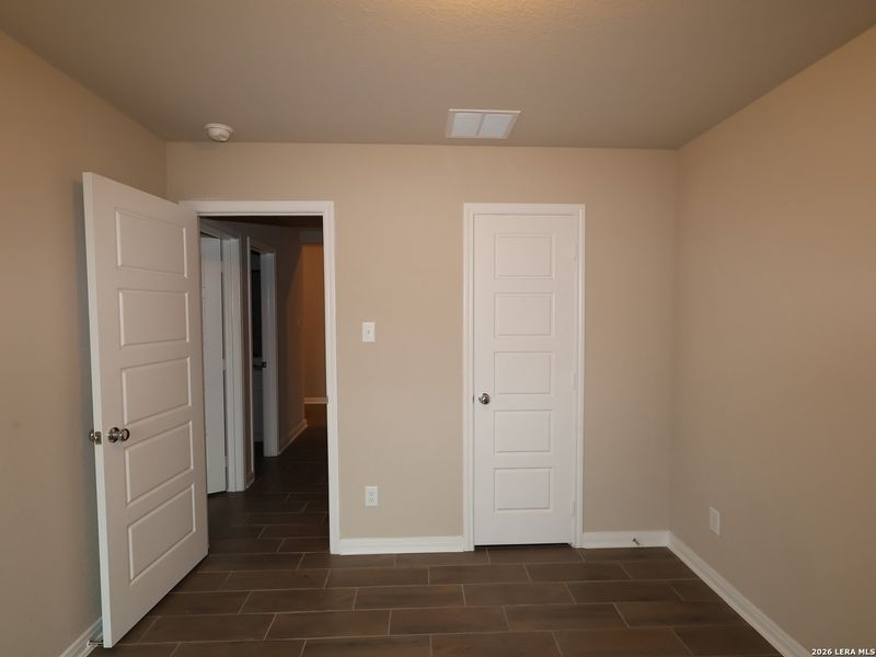 Spacious, unfurnished interior of a new home in Chaparral Ranch, Floresville (Image 20).