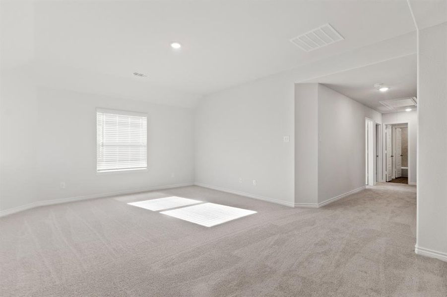 Spacious, unfurnished interior of a new home in Retreat at Fossil Creek, Fort Worth (Image 12).