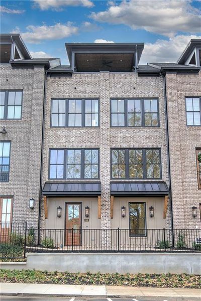 Condo located in Cartersville, GA showcasing its design and architecture (Image 5).