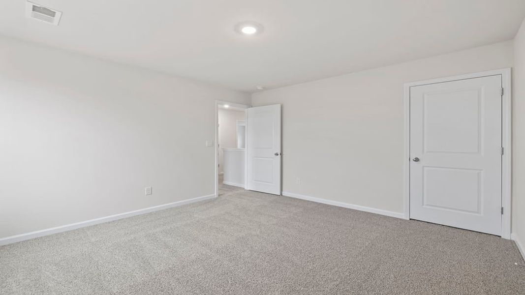 Spacious, unfurnished interior of a new home in Cedar Gap, Fountain Inn (Image 26).